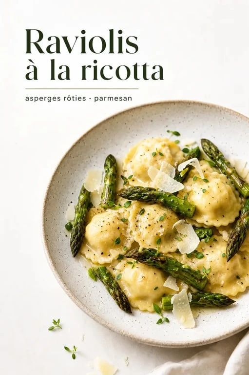 Assiette de raviolis à la ricotta avec asperges rôties comme accompagnement ravioli