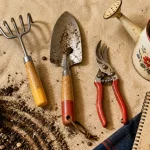 94 outils de jardinage : bêche et râteau de jardin
